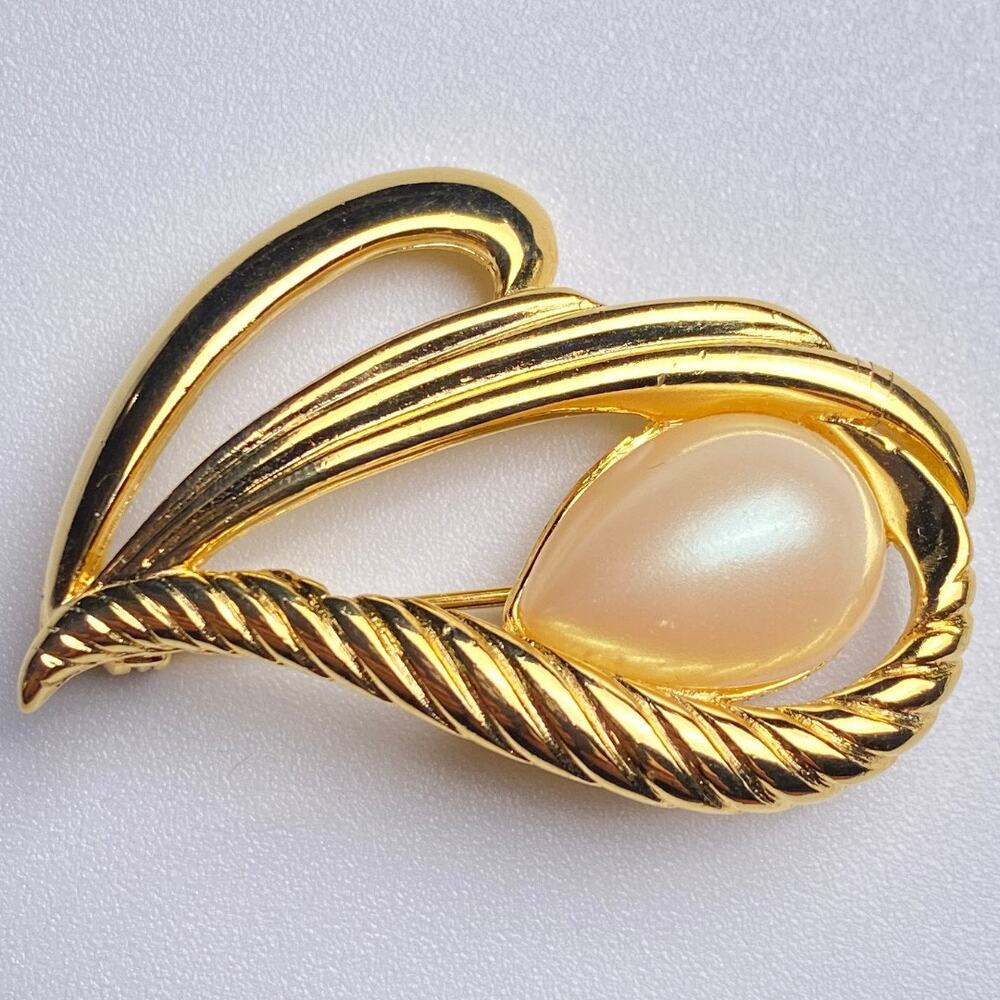 Vintage Gold Tone Faux Pearl Swirl Brooch Elegant Mid Century Pin